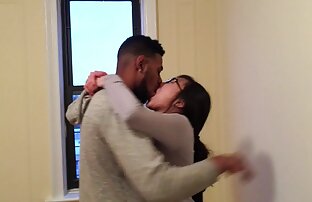 XXX 短い髪の赤ん坊は、熱いシャワーの前に彼女の絞った猫を開きます。 イケメン 男優 無料