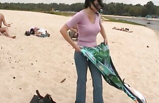 XXX 社交界は浴室でポルノモデルのオマンコを舐めた。 女性 用 無料 アダルト 動画